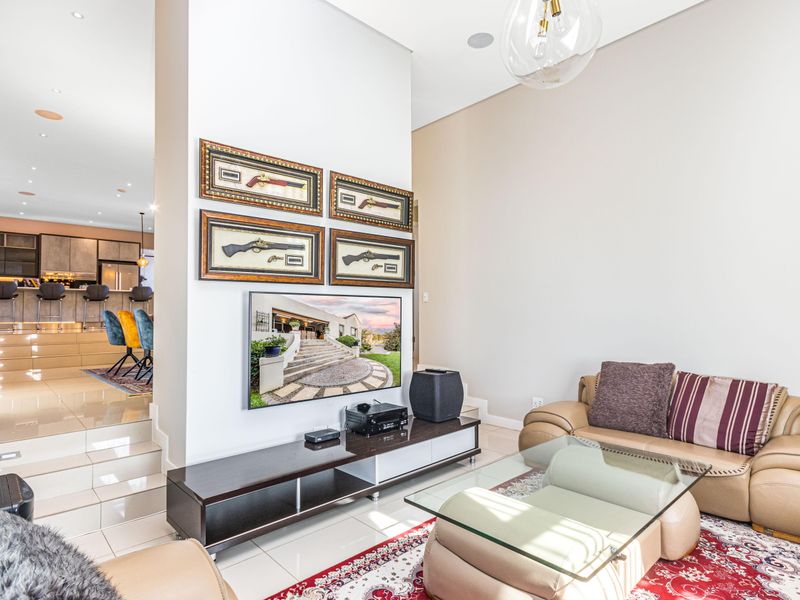 5-bedroom modern house for sale in the sought-after Blue Hills Equestrian - Photo 9