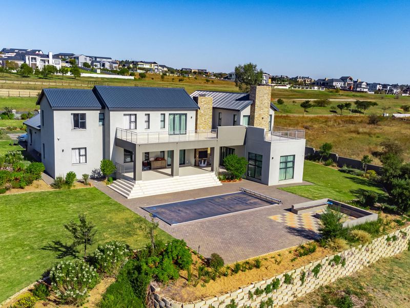 5-bedroom modern house for sale in the sought-after Blue Hills Equestrian - Photo 2