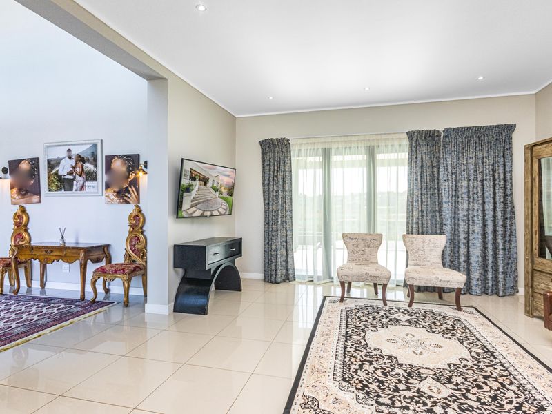 5-bedroom modern house for sale in the sought-after Blue Hills Equestrian - Photo 5