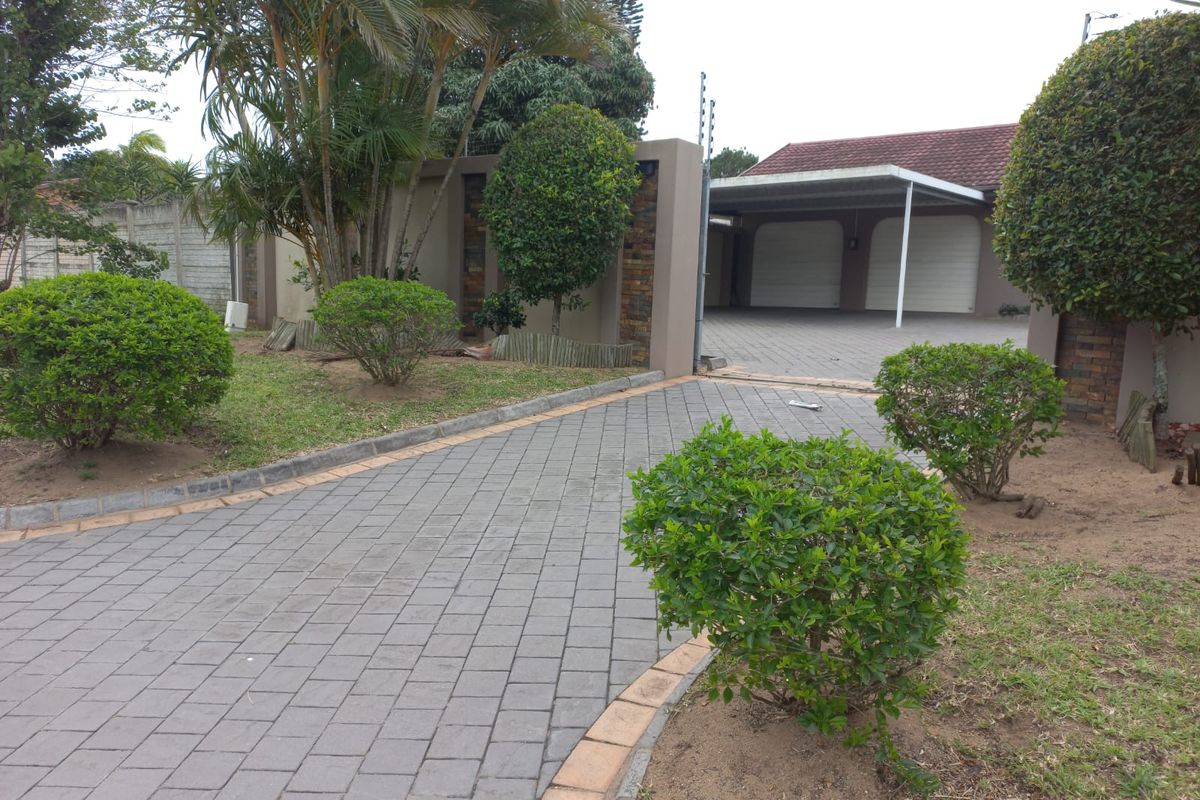 Stunning 4-Bedroom Coastal Home in the Heart of Meer en See, Richards Bay - Photo 4