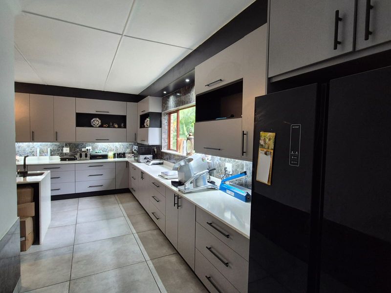 Exceptional Value , Fully Renovated and Priced to Go - Photo 4