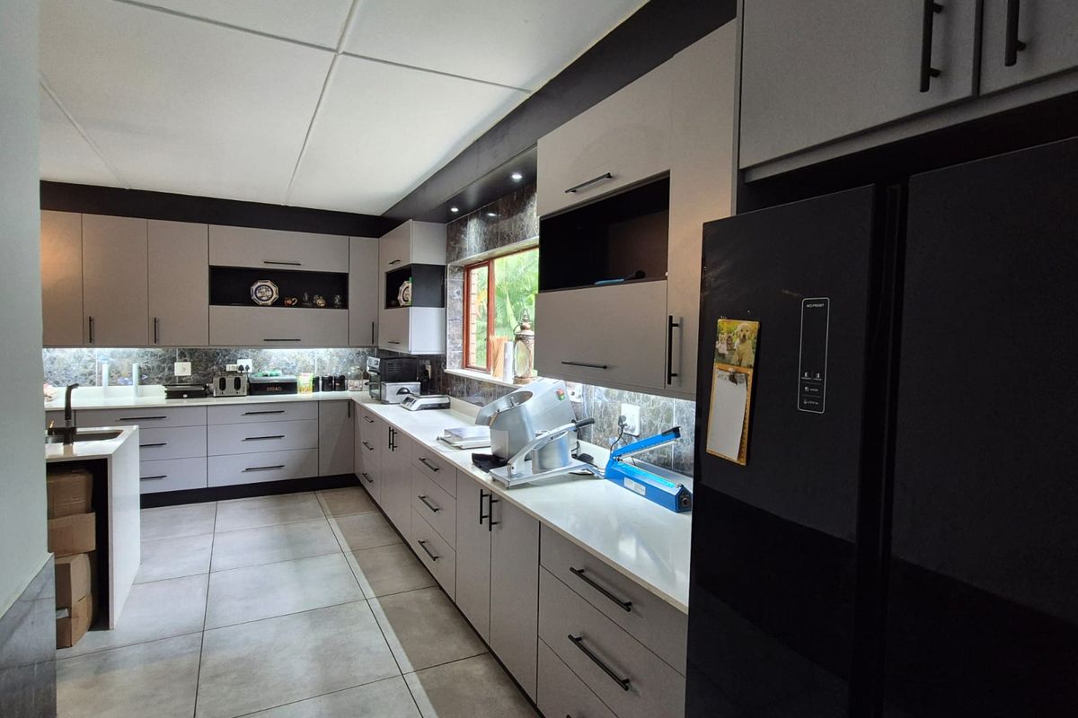 Exceptional Value , Fully Renovated and Priced to Go - Photo 4