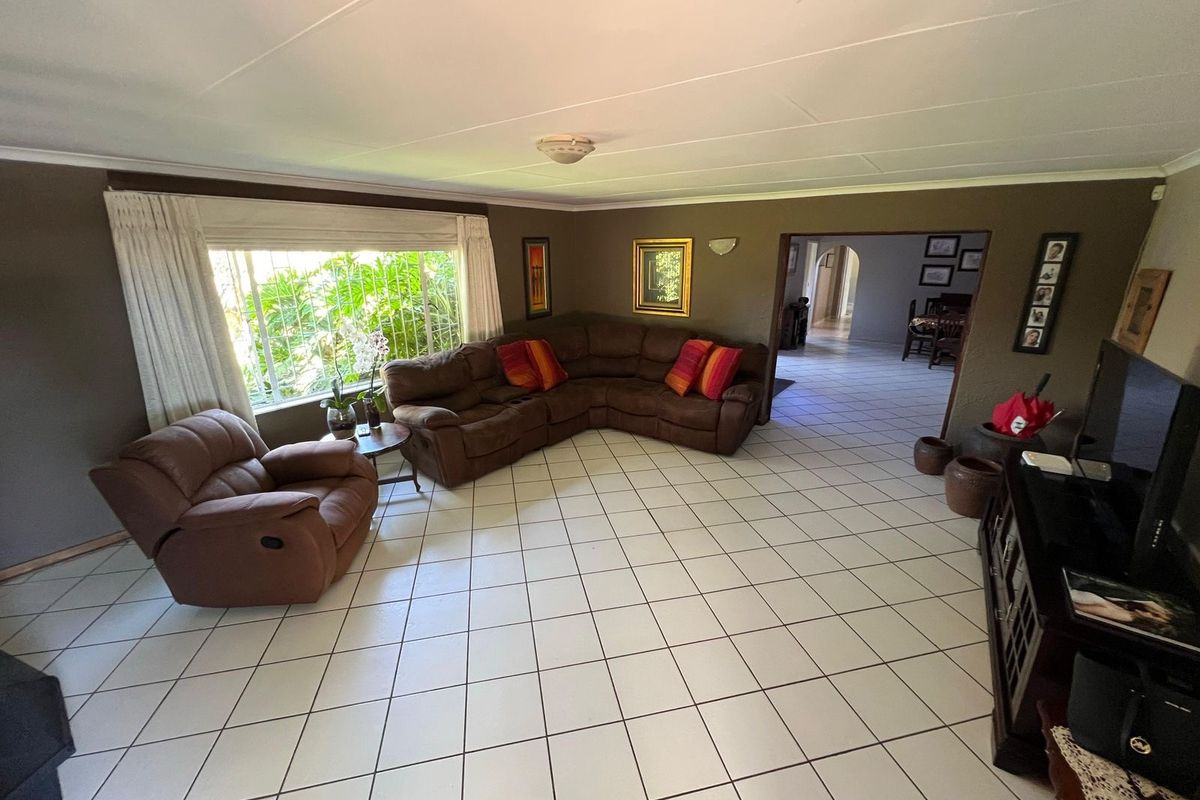 Spacious Family Home - Photo 4