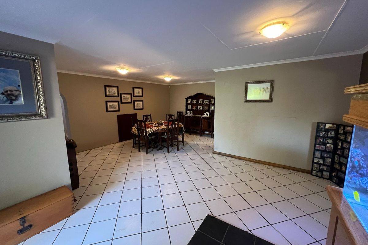 Spacious Family Home - Photo 5