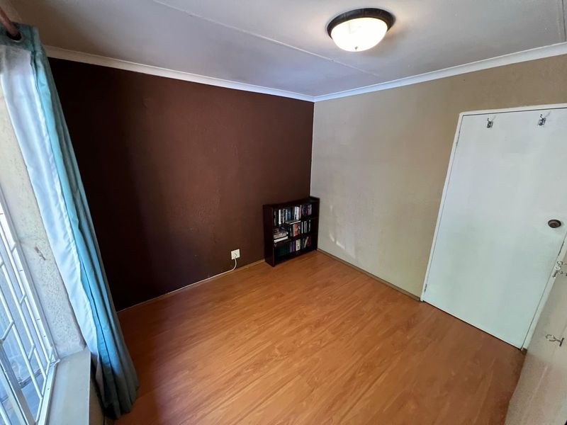 Spacious Family Home - Photo 10