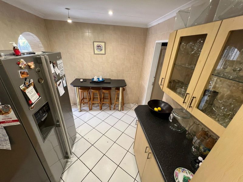 Spacious Family Home - Photo 6