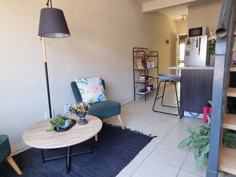 Very Spacious Loft Reduced to Sell Fast! - Photo 3