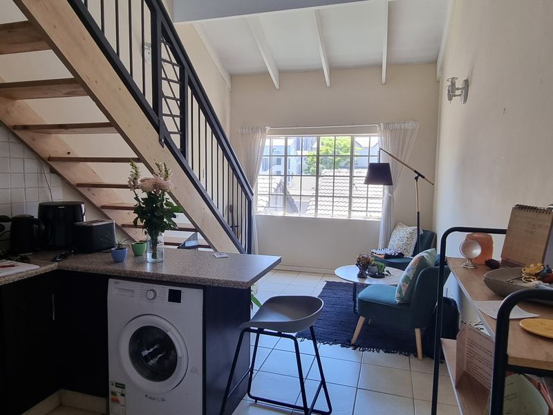 Very Spacious Loft Reduced to Sell Fast! - Photo 4