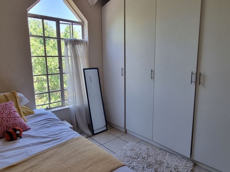 Very Spacious Loft Reduced to Sell Fast! - Photo 10