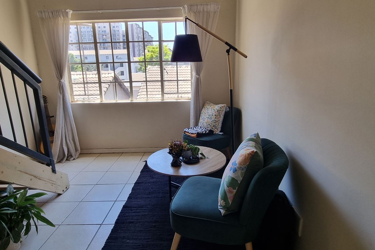 Very Spacious Loft Reduced to Sell Fast! - Photo 2