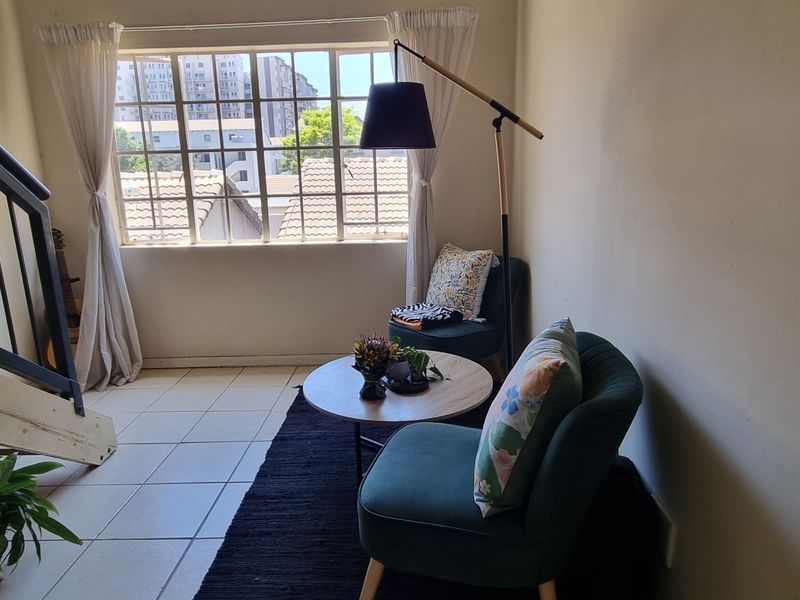 Very Spacious Loft Reduced to Sell Fast! - Photo 2