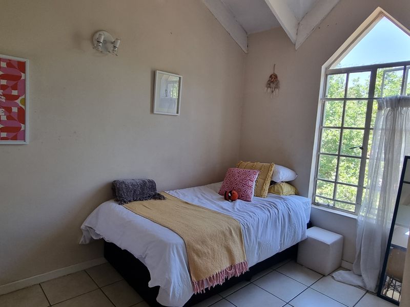 Very Spacious Loft Reduced to Sell Fast! - Photo 9