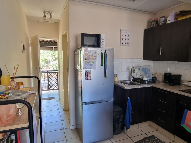 Very Spacious Loft Reduced to Sell Fast! - Photo 6