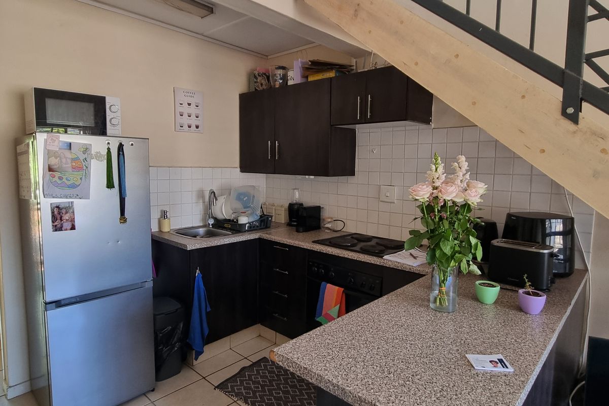 Very Spacious Loft Reduced to Sell Fast! - Photo 5