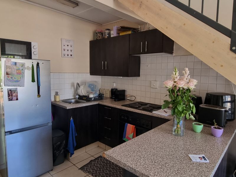 Very Spacious Loft Reduced to Sell Fast! - Photo 5