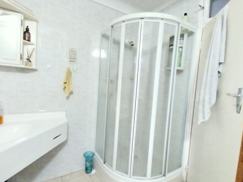 Beautiful and Neat 2-bedroom unit to rent - Photo 7