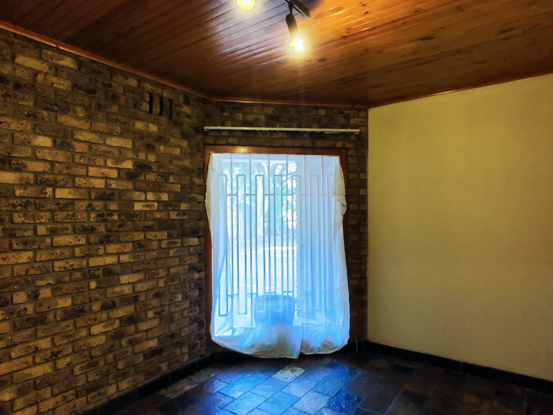 Prime property in Sunward Park - PRICE REDUCED - Photo 9