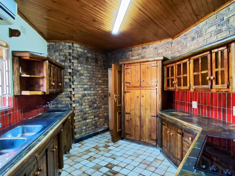 Prime property in Sunward Park - PRICE REDUCED - Photo 5