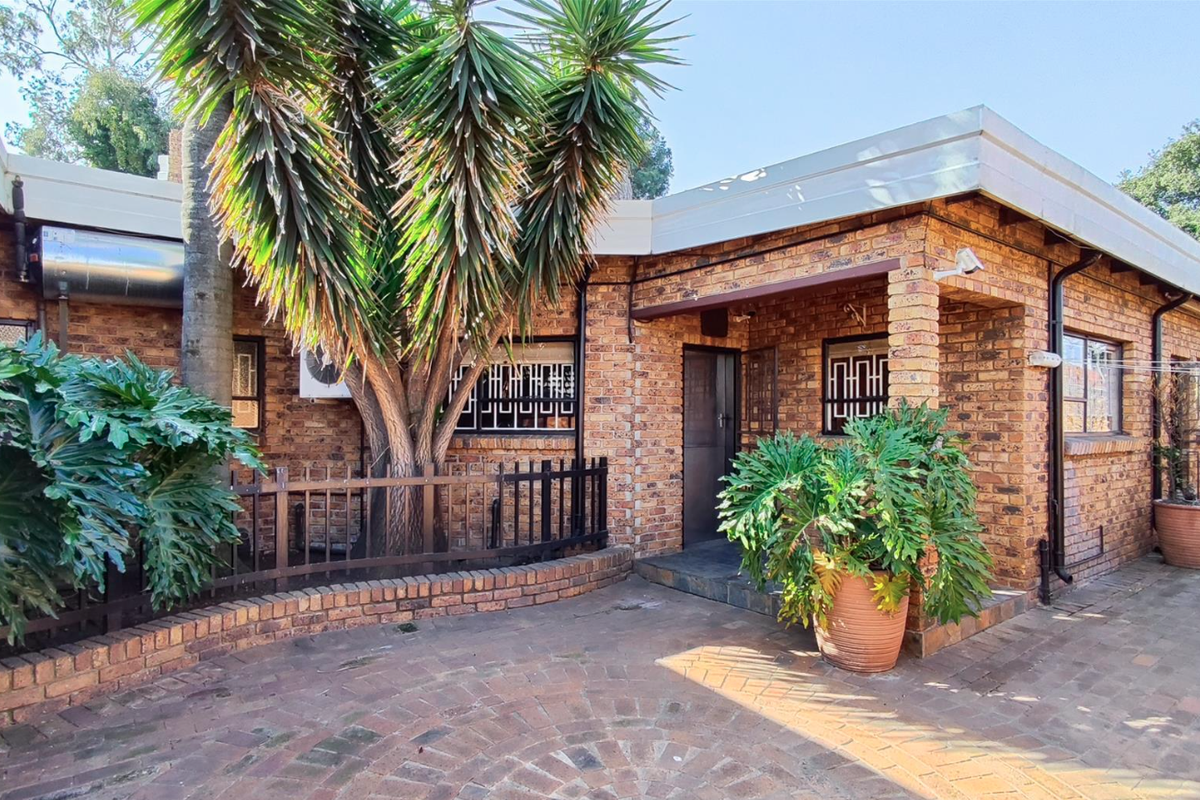 Prime property in Sunward Park - PRICE REDUCED - Photo 3