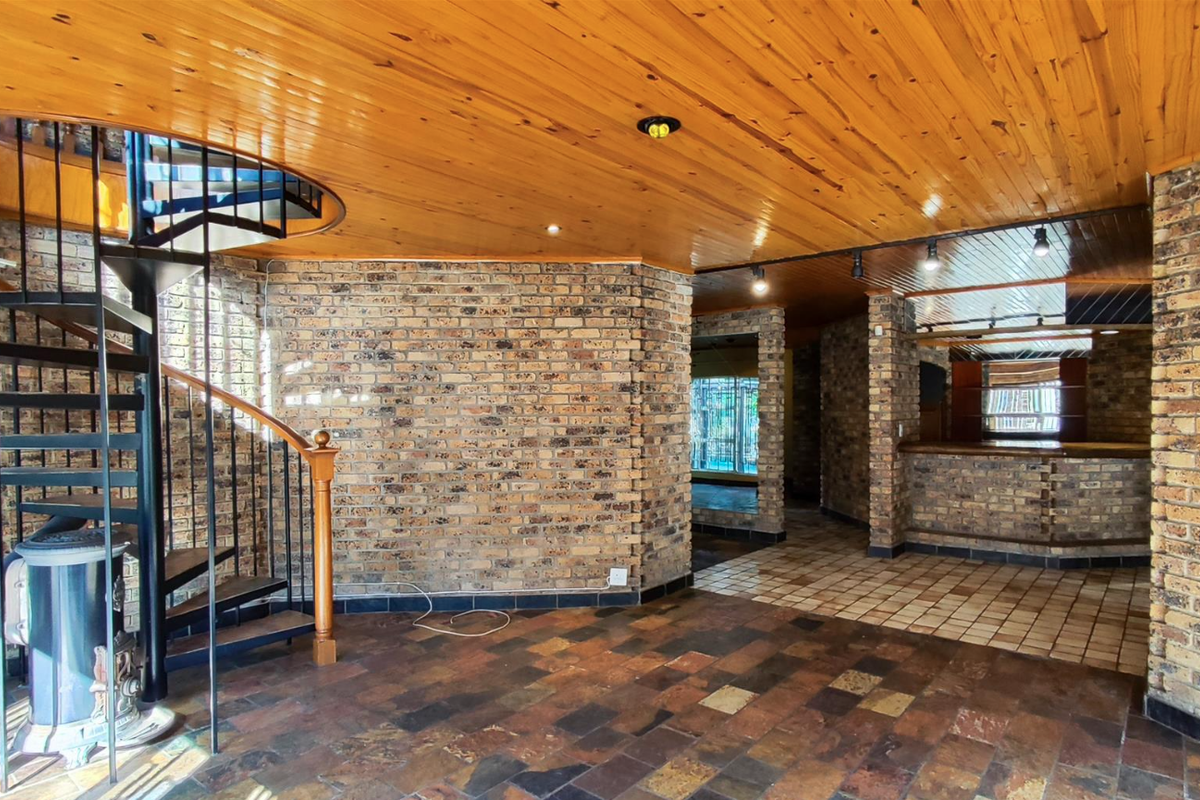 Prime property in Sunward Park - PRICE REDUCED - Photo 2