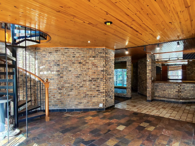 Prime property in Sunward Park - PRICE REDUCED - Photo 2