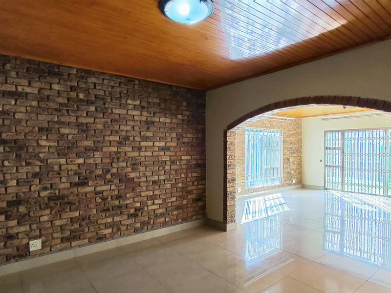 Prime property in Sunward Park - PRICE REDUCED - Photo 4