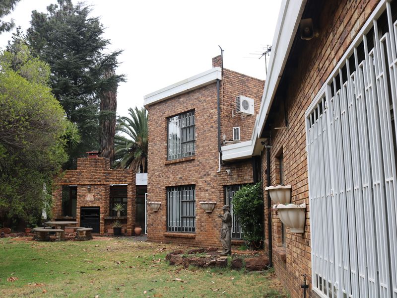 Prime property in Sunward Park - PRICE REDUCED - Photo 6
