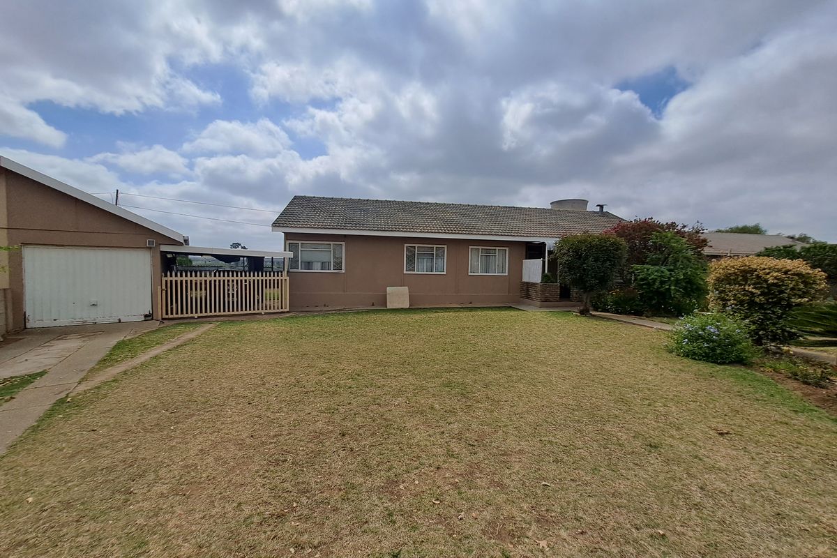 Spacious 4-Bedroom Home large Enclosed Entertainment Area – Ideal for Family Gatherings! - Photo 4