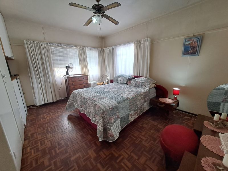 Spacious 4-Bedroom Home large Enclosed Entertainment Area – Ideal for Family Gatherings! - Photo 10