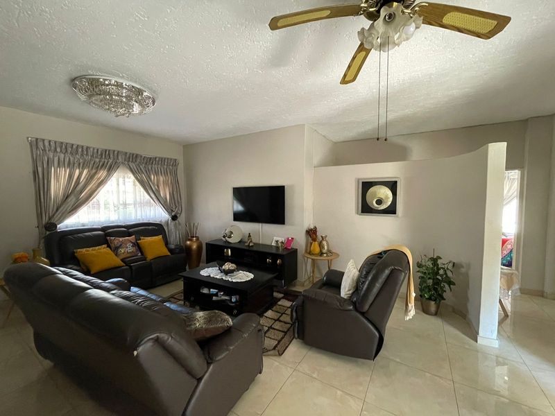 Charming 2-bedroom apartment for sale, perfect blend of comfort and style in a prime location! - Photo 1