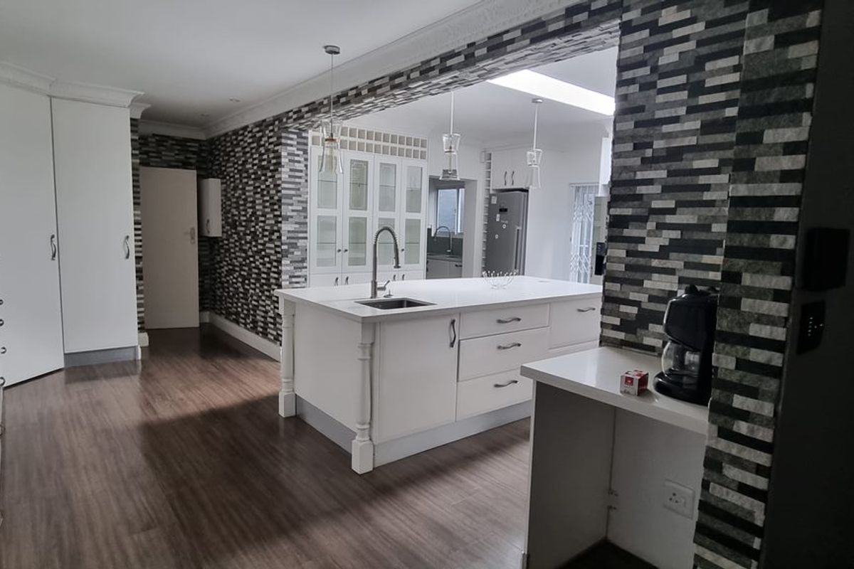 Harcourts Mercantile is thrilled to present your dream home in Nahoon Valley! - Photo 4