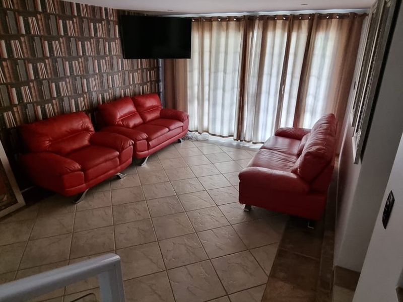 Harcourts Mercantile is thrilled to present your dream home in Nahoon Valley! - Photo 10