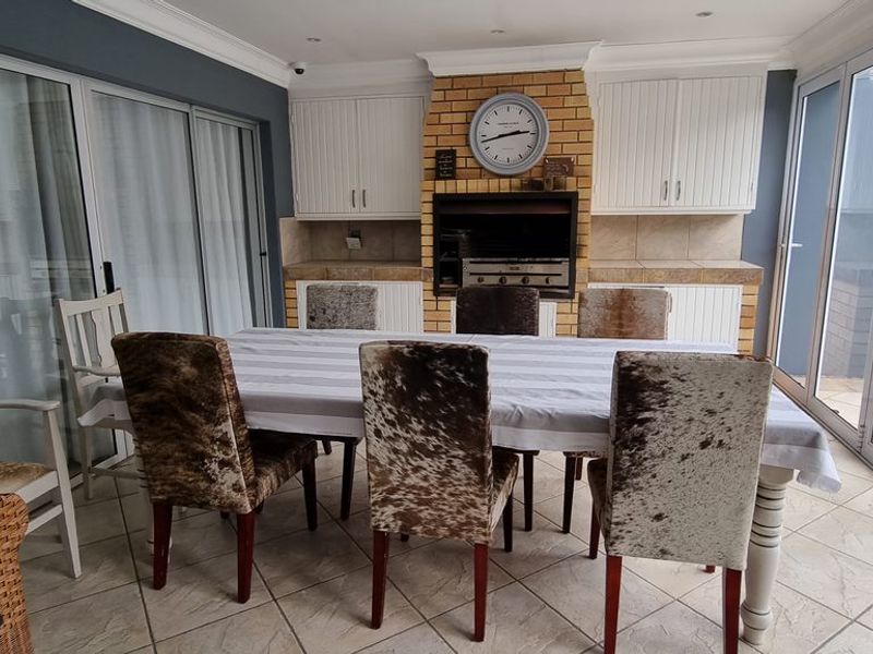 Harcourts Mercantile is thrilled to present your dream home in Nahoon Valley! - Photo 9