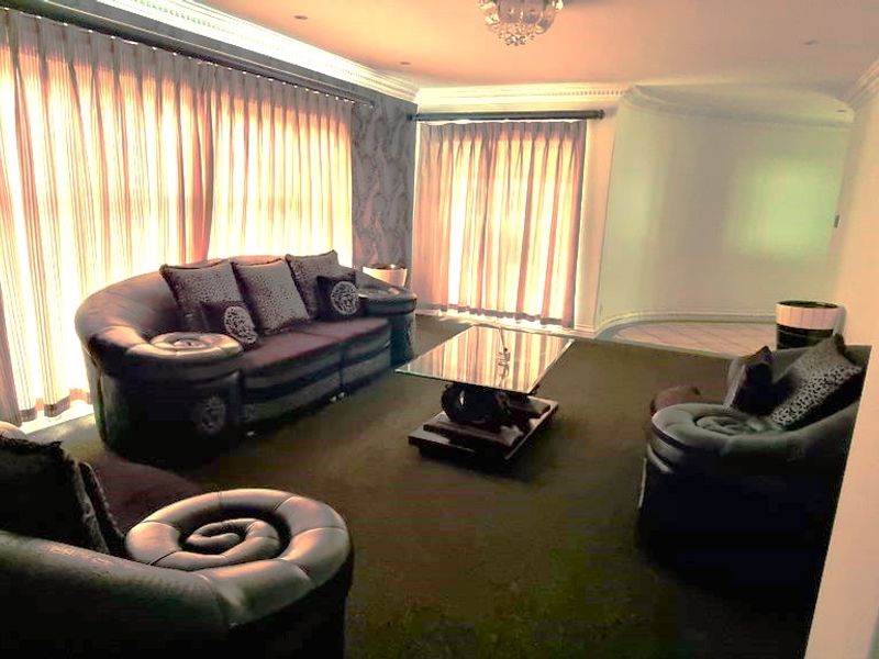 Harcourts Mercantile is thrilled to present your dream home in Nahoon Valley! - Photo 6