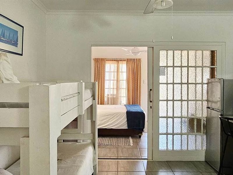 Cozy & Pristine Holiday Apartment for Sale – Walk to Uvongo Main Beach! - Photo 8