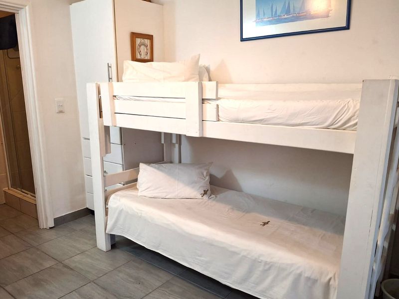 Cozy & Pristine Holiday Apartment for Sale – Walk to Uvongo Main Beach! - Photo 7