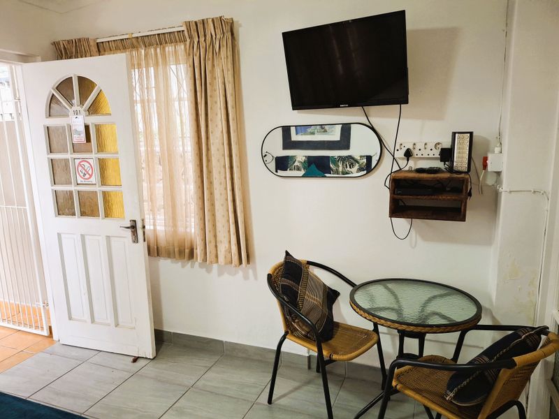 Cozy & Pristine Holiday Apartment for Sale – Walk to Uvongo Main Beach! - Photo 6