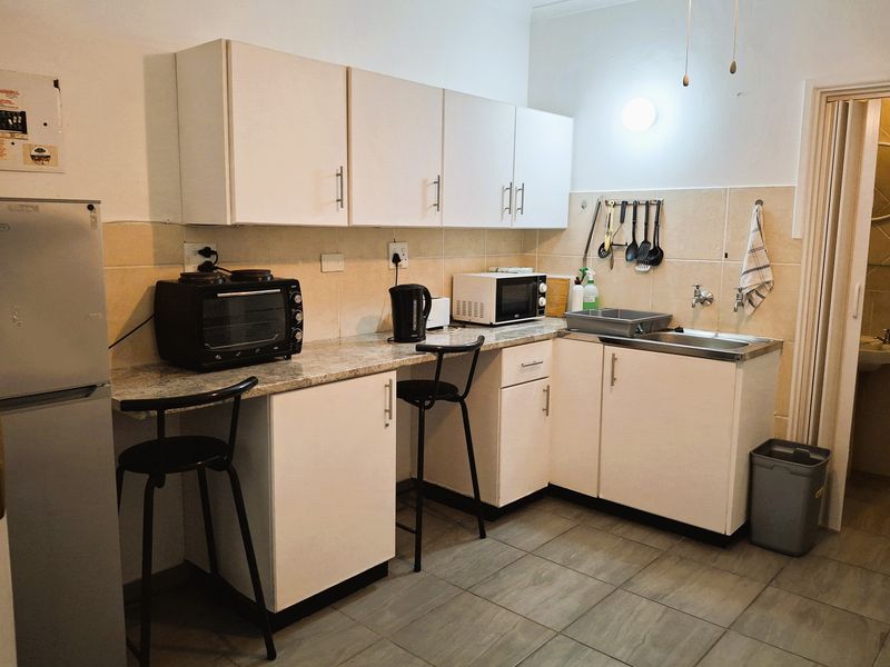 Cozy & Pristine Holiday Apartment for Sale – Walk to Uvongo Main Beach! - Photo 9