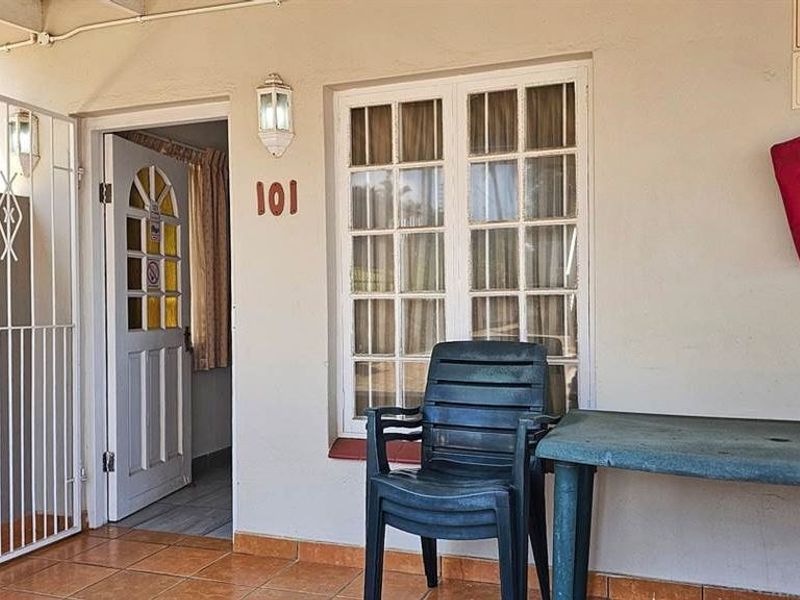 Cozy & Pristine Holiday Apartment for Sale – Walk to Uvongo Main Beach! - Photo 5