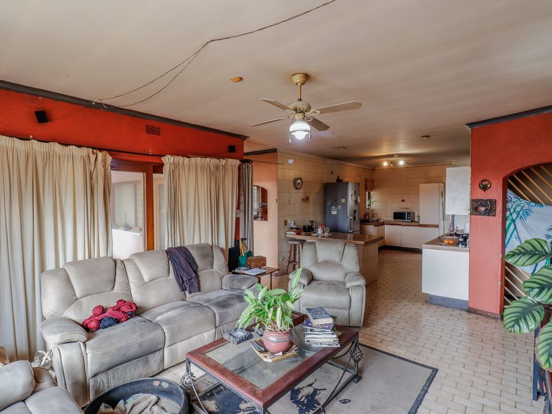 9900m2 Opportunity with Two Cottages and Pool - Photo 10