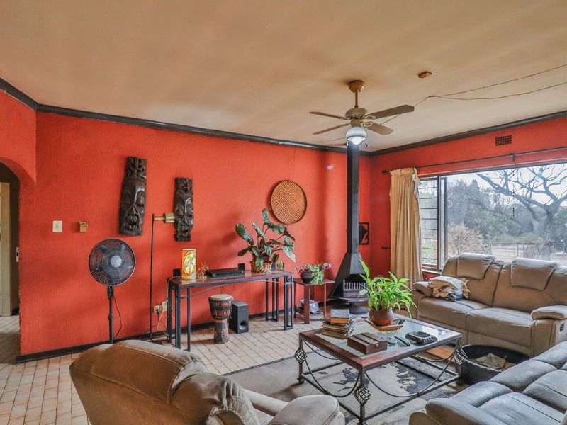 9900m2 Opportunity with Two Cottages and Pool - Photo 9