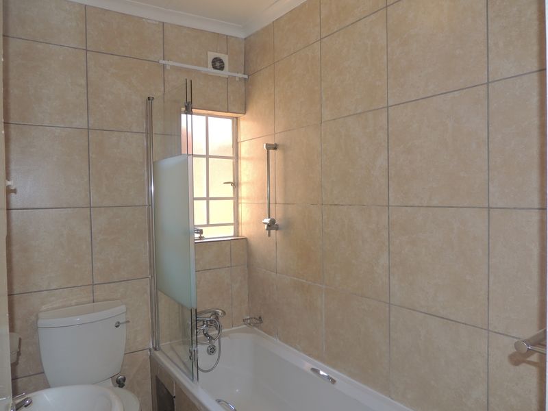 Stylish & Secure Facebrick Complex - Photo 8