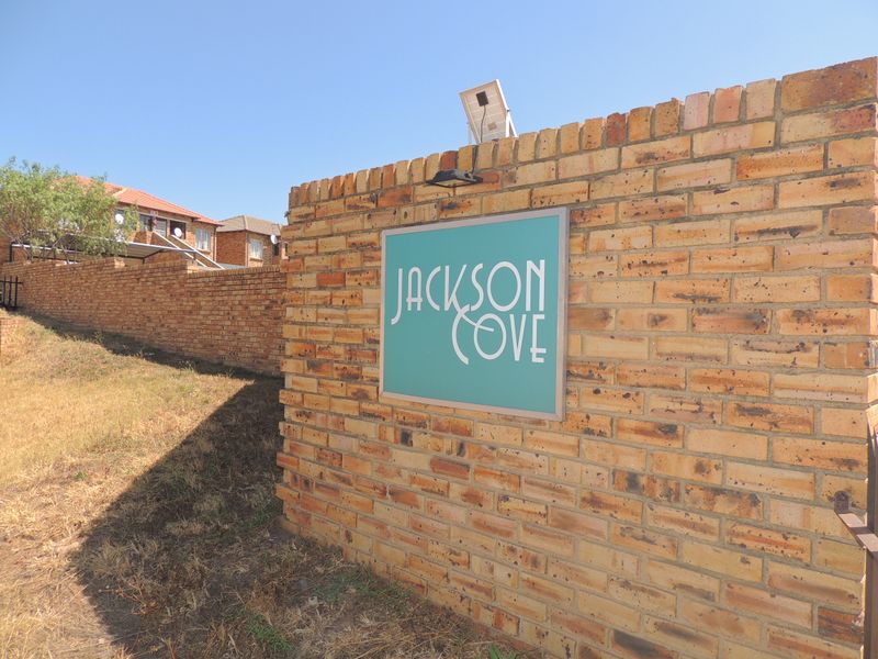 Stylish & Secure Facebrick Complex - Photo 10