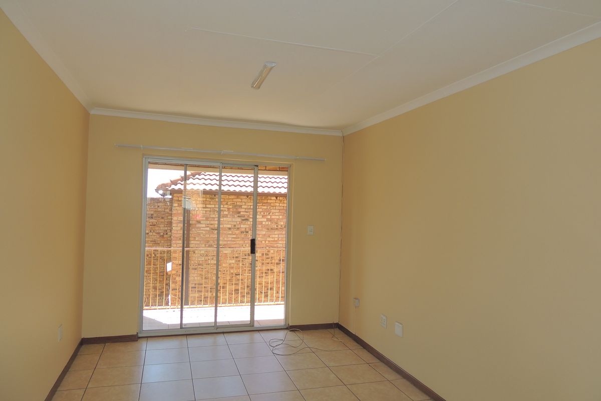 Stylish & Secure Facebrick Complex - Photo 5