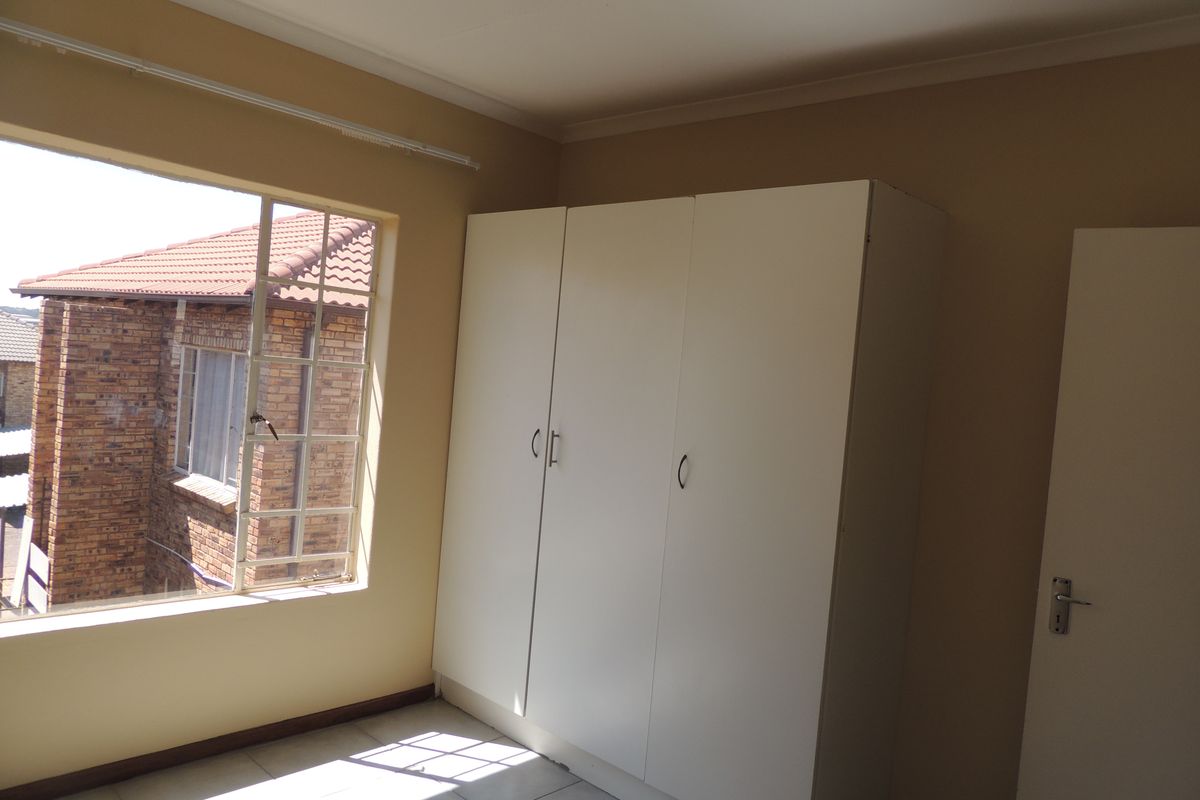 Stylish & Secure Facebrick Complex - Photo 3