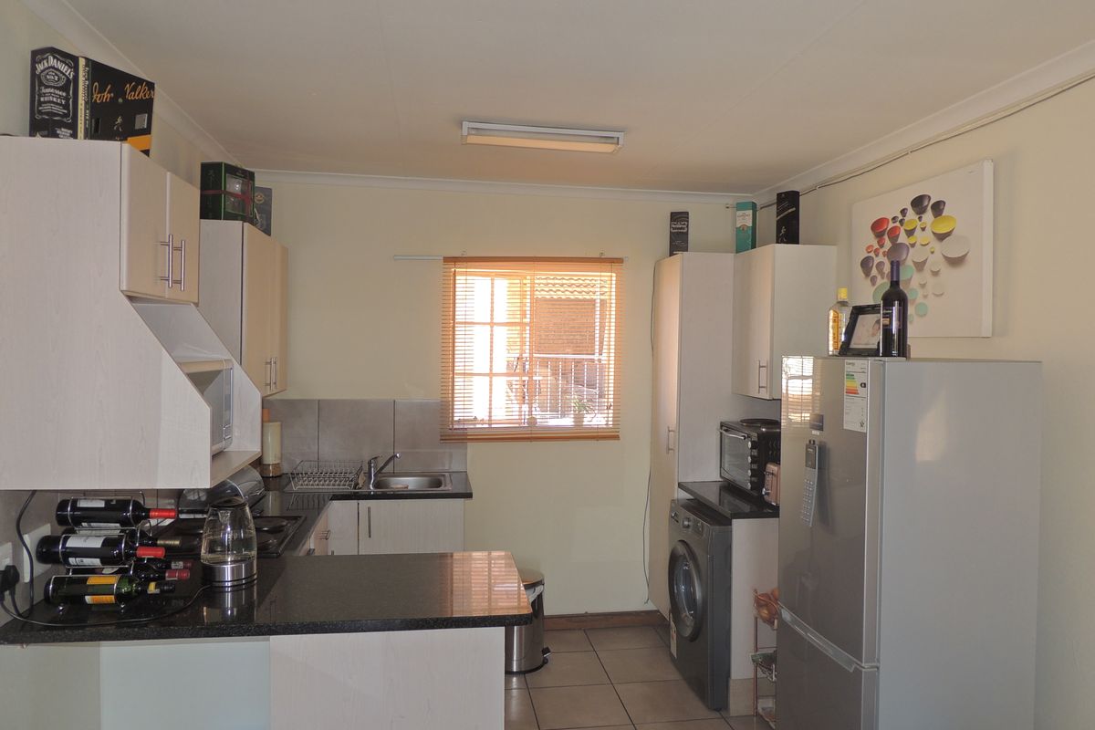 Facebrick Complex - Secure Unit with Private Balcony - Photo 2