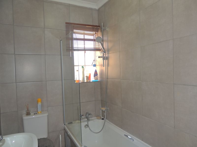 Facebrick Complex - Secure Unit with Private Balcony - Photo 7