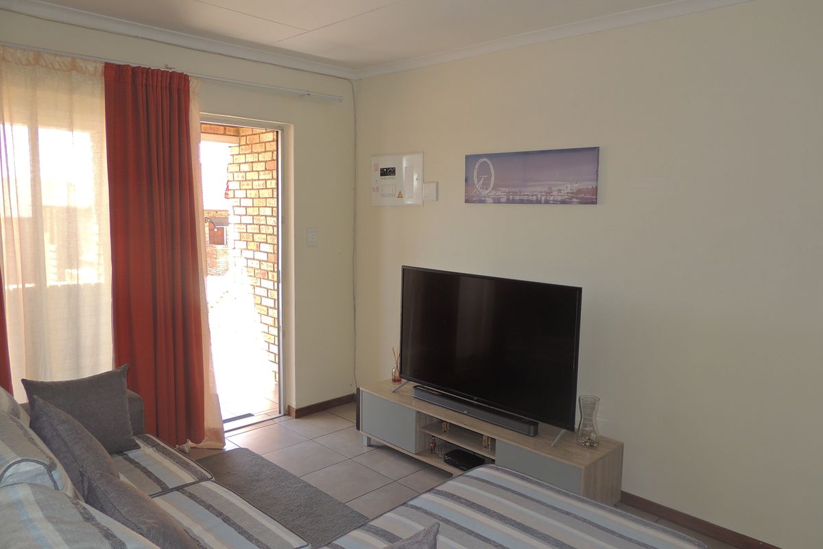 Facebrick Complex - Secure Unit with Private Balcony - Photo 3