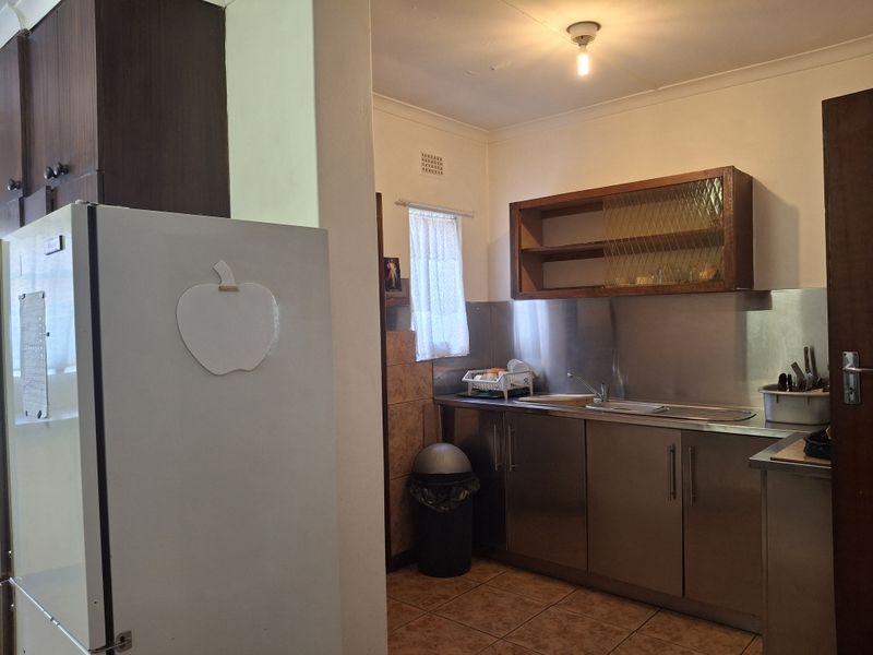 4 Bedroom Home For Sale - Photo 5