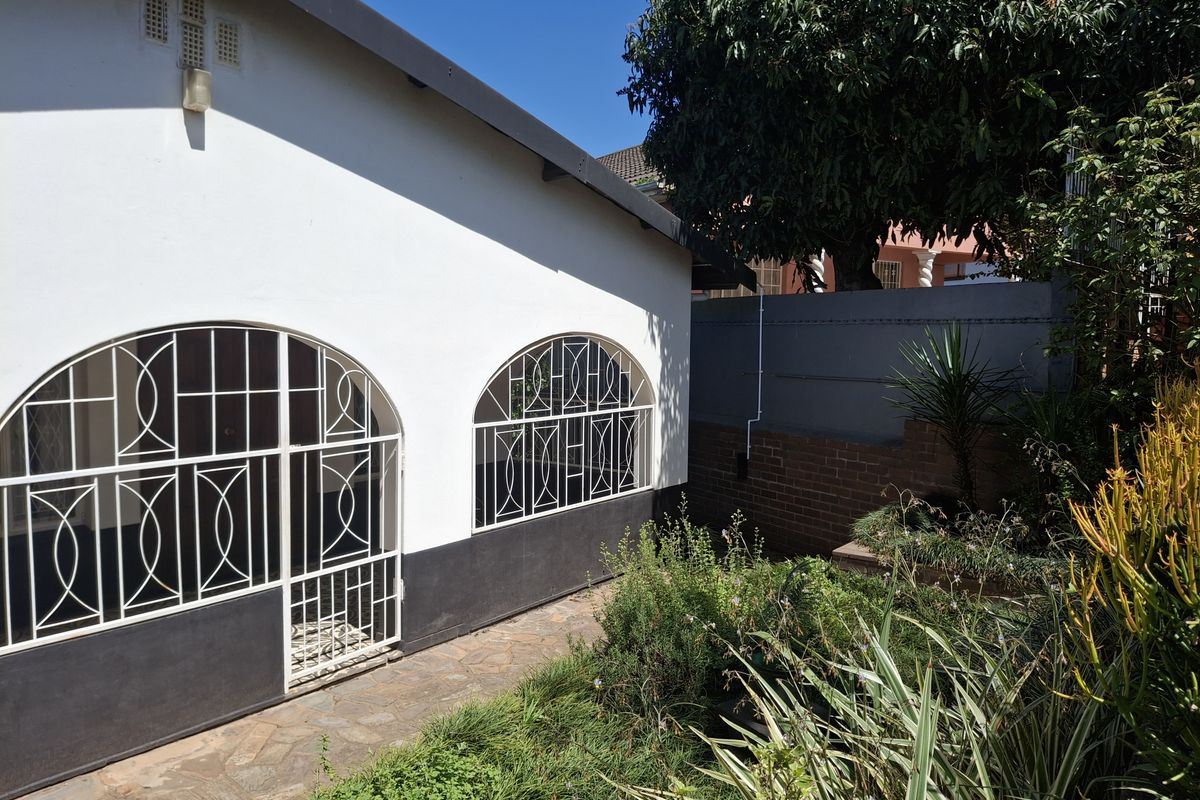 4 Bedroom Home For Sale - Photo 2